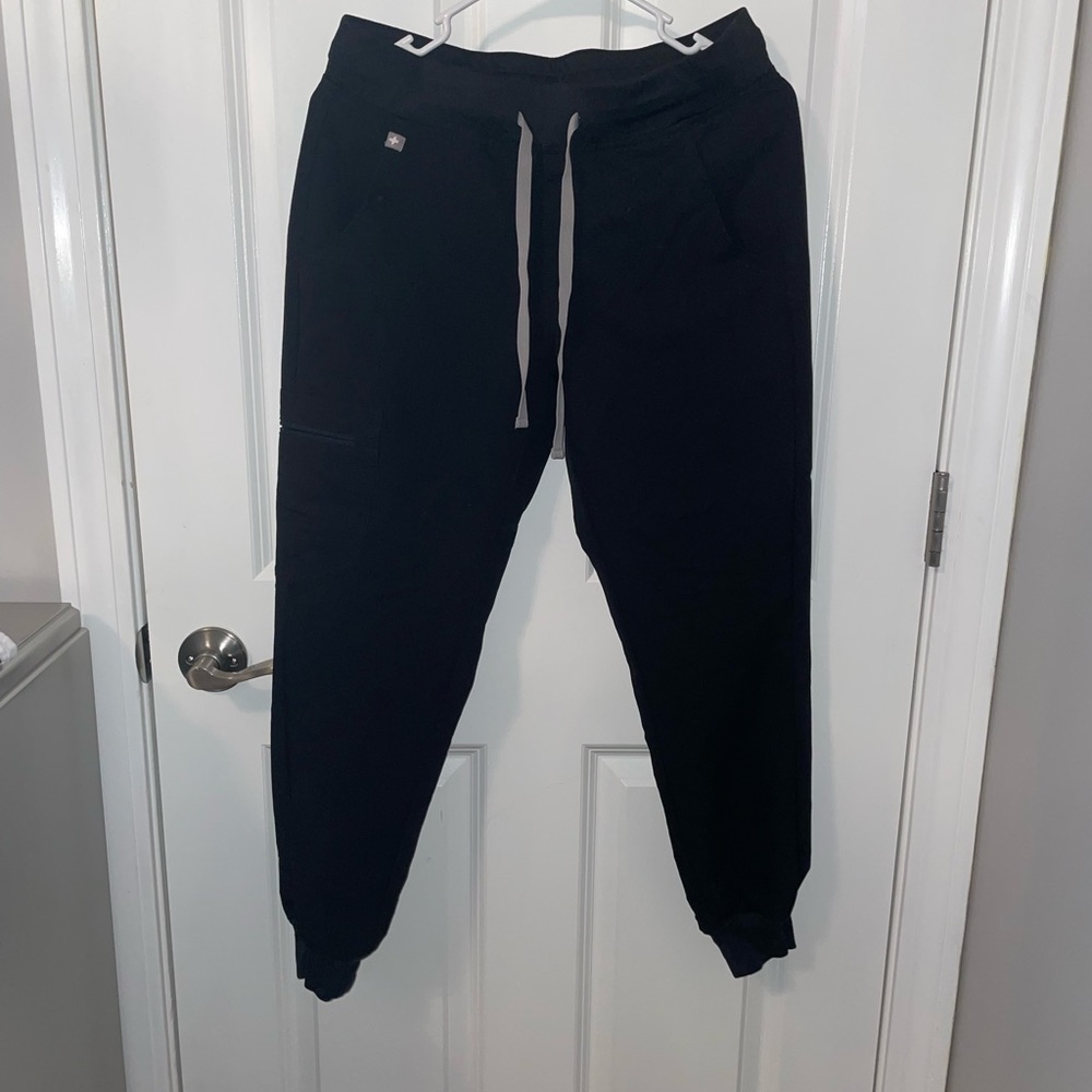 Figs Jogger Scrub Set - Black